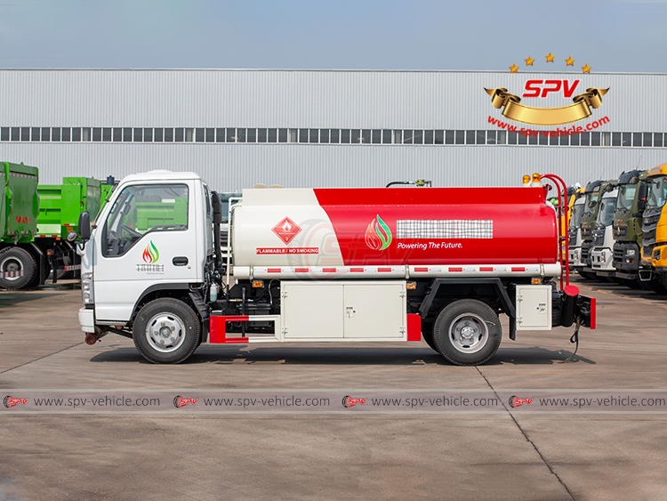 4,000 Litres Refueling Tank Truck ISUZU - LS